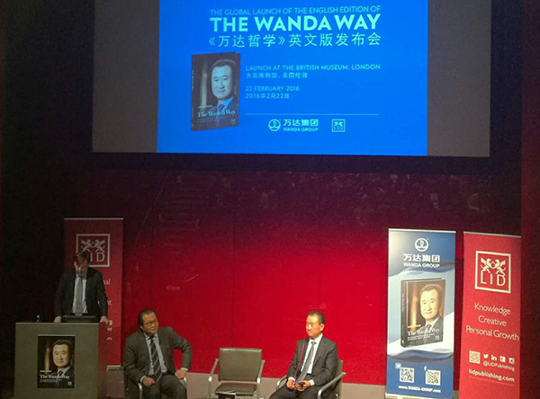 Wang Jianlin (right), chairman of Dalian Wanda Group Co, attends a ceremony to introduce the English version of his bookThe Wanda Wayat the British Museum in London. The book has been well-received in China and has been reprinted 15 times. Photo/China Daily