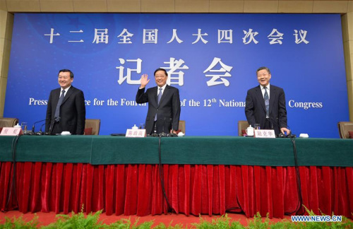 Minister of Housing and Urban-Rural Development Chen Zhenggao (C), Vice Minister of Housing and Urban-Rural Development Lu Kehua (R) and Vice Minister of Housing and Urban-Rural Development Ni Hong give a press conference on rebuilding shantytowns and real estate development on the sidelines of the fourth session of the 12th National People's Congress in Beijing, capital of China, March 15, 2016. (Xinhua/Li Xin)