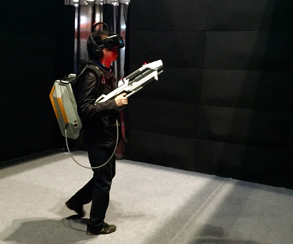 An early adopter takes hands-on with the shooting game named VR Shoot that powered by SweetTech's room-scale tracking solution at the China (Beijing) Attractions Expo 2016 held in Beijing, March 15, 2016. (Liu Zheng/chinadaily.com.cn)