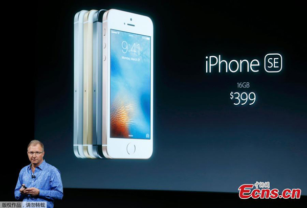 Apple Vice President Greg Joswiak introduces the iPhone SE during an event at the Apple headquarters in Cupertino, California March 21, 2016. (Photo/Agencies)