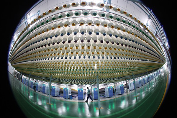 The smart manufacturing facilities in Jiangsu Dasheng Group Co Ltd, a textile company in Nantong, Jiangsu province. (Photo/China Daily)