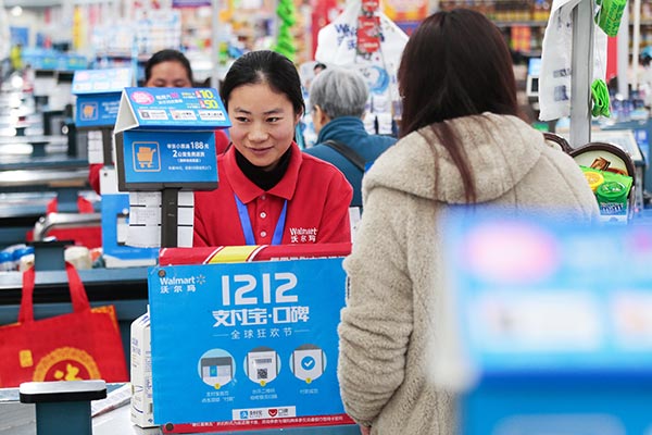 A cashier at a Wal-Mart outlet in Shanghai.(Provided to China Daily)