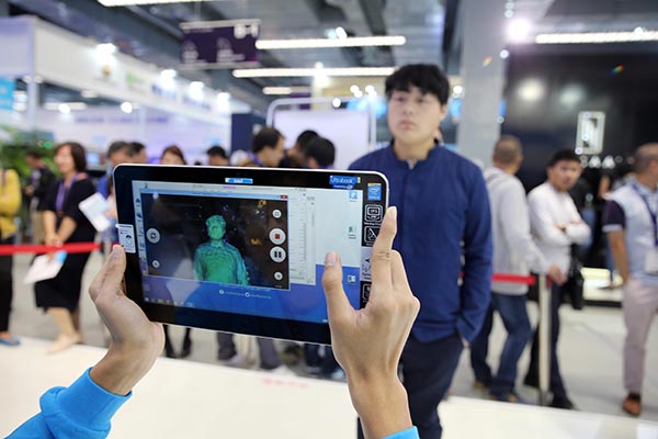 Intel Corp promotes its 3D camera technology at an industry expo in Hangzhou, Zhejiang province. WEI ZHIYANG / FOR CHINA DAILY