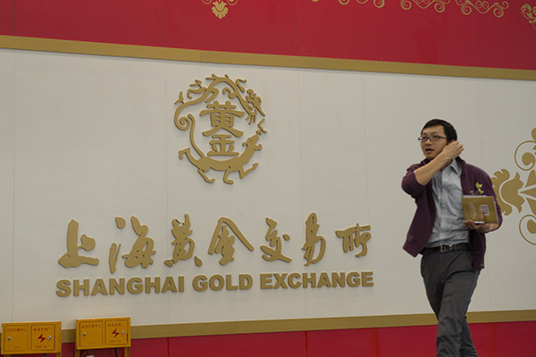 Shanghai Gold Exchange launched a renminbi-denominated benchmark price in Shanghai on April 19, 2016. (Photo/China Daily)