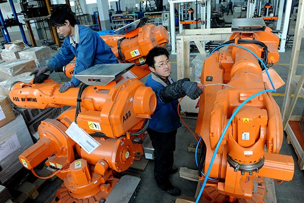 Workers at Zhejiang Wanfeng Technology Development Co Ltd prepare robots for shipping. LIANG ZHEN / FOR CHINA DAILY