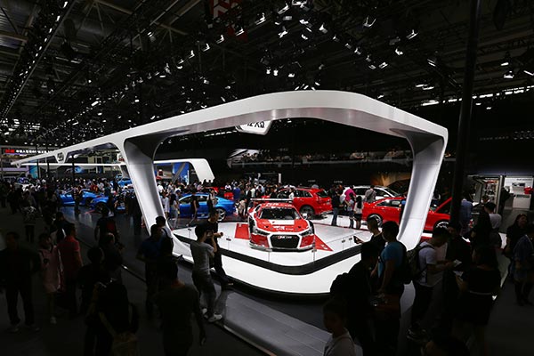 The exhibit booth for Audi attracts a large crowd of visitors at the Beijing auto show on Monday. Photos Provided to China Daily