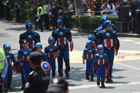 Performers dressed in costumes of Captain America march during the cartoon float parade on a street of Zhongbei Creative Block in Hangzhou, capital of east China's Zhejiang Province, April 30, 2016. The float parade of 12th China International Cartoon and Animation Festival was held in Hangzhou on Saturday. More than 800 performers took part in the event to show the public the flavor of the cartoon and animation art. (Xinhua/Huang Zongzhi)