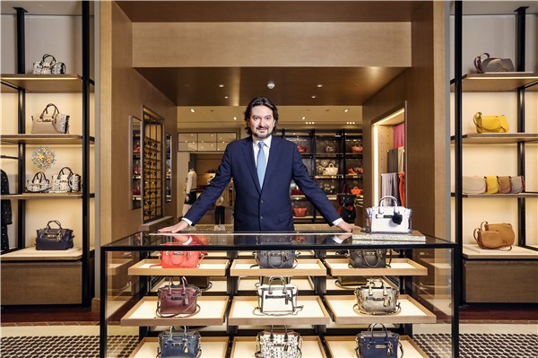 Yann Bozec, CEO of Coach Greater China, is targeting $610 million in revenue this year and he believes China's discerning luxury customers can help the company achieve this goal.CHINA DAILY