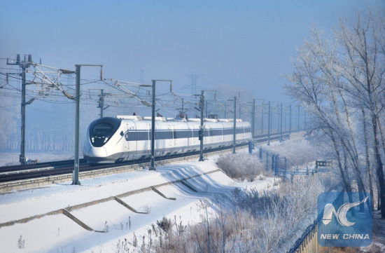 File photo taken on Feb. 14, 2015 shows a CRH2G bullet train running for a test on the Harbin-Dalian high-speed railway, northeast China. (Photo/Xinhua)