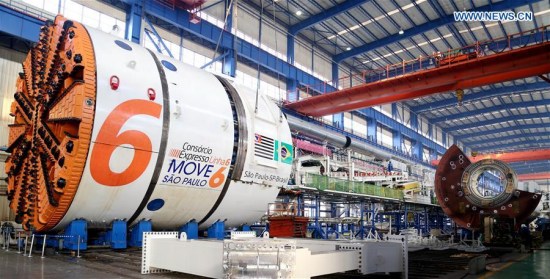 Photo taken on Jan. 28, 2016 shows a shield tunneling machine in Northern Heavy Industries Group in Shenyang, capital of northeast China's Liaoning Province. (Xinhua file photo/Yang Qin)