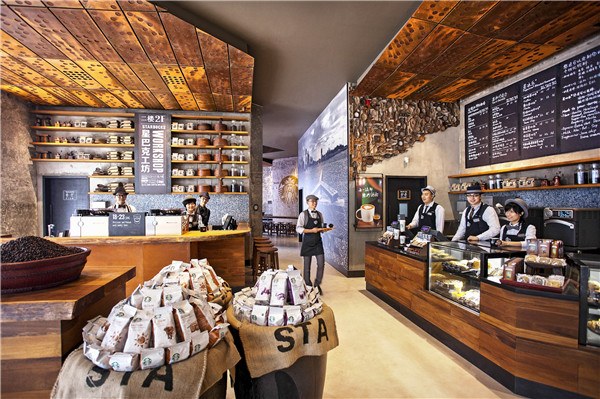 A Starbucks flagship store at Kerry Center, Beijing.(CHINA DAILY)