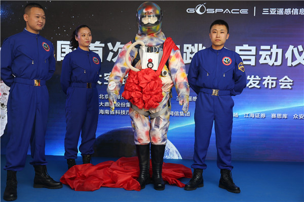 Professional parachutists Wang Desong, He Yufeng and Qi Yao (from left to right) unveil China's first ever space parachuting suit on May 19, 2016 in Beijing.