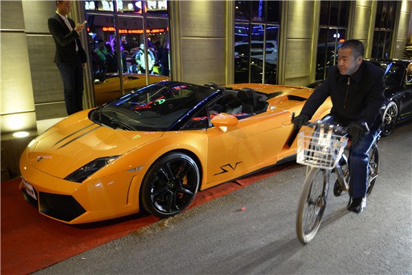 The high level of purchasing power of some consumers in China's western provinces is giving hope to makers of luxury cars who have been otherwise experiencing challenges, in the form of low sales growth and obstacles to their Go West strategy.