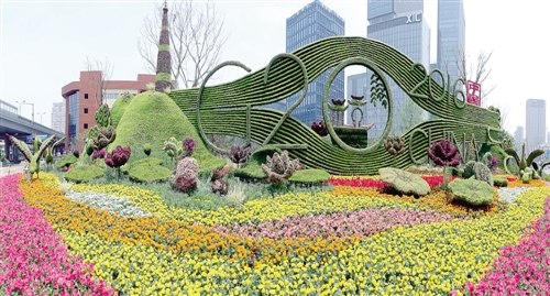 A parterre is furnished for the upcoming G20 summit in Hangzhou, Zhejiang Province. (Photo/www.ce.cn)