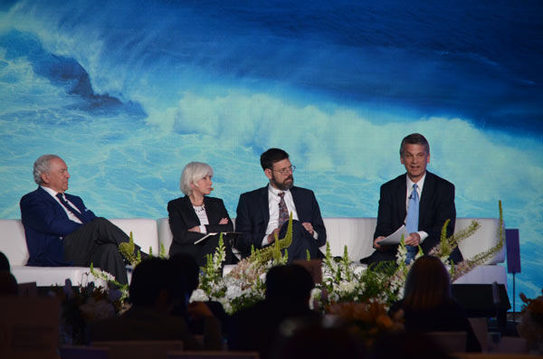 From left to right: Ambassador of Morocco to the United States Rachad Bouhlal, Laurence Tubiana, Special Representative for the 2015 Paris Climate Conference and French Ambassador for Climate Negotiations, Jonathan Pershing, US Special Envoy for Climate Change, and David Sandalow, Inaugural Fellow, Columbia University, Center on Global Energy Policy at a panel discussion on Road from Paris and the CEM during the Seventh Clean Energy Ministerial in San Francisco on Thursday.(Photo by LIA ZHU/CHINA DAILY)