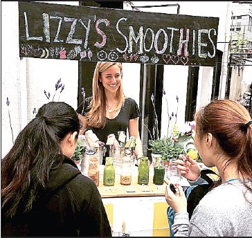 Elizabeth Schieffelin (center) at her Lizzy's All Natural booth in a market in Shanghai. (Photo/China Daily)