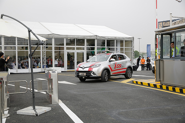 Visitors test intelligent connected vehicles at the National Intelligent Connected Vehicle Testing Demonstration Base in Shanghai on June 7. (Photo provided to China Daily)