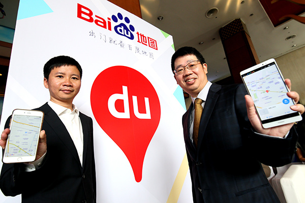 Hu Yong, general manager of Baidu Inc's global business unit, and Zhang Shaoyu (L), general manager of Baidu Global Maps, pose for a picture during the launch event of Baidu Map in Bangkok, Thailand, June 13, 2016. (Photo provided to chinadaily.com.cn)