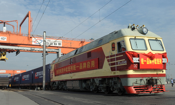 The 300th CHINA RAILWAY Express leaves Chengdu, Sichuan Province to Poland on June 8. China Railway Corp. officially adopts the CHINA RAILWAY Express brand and launches eight trains from Chongqing, Chengdu, Zhengzhou, Wuhan, Changsha, Suzhou, Dongguan, and Yiwu to Europe on the same day. All cargo trains from China to Europe will use this new logo.(Photo/Xinhua)