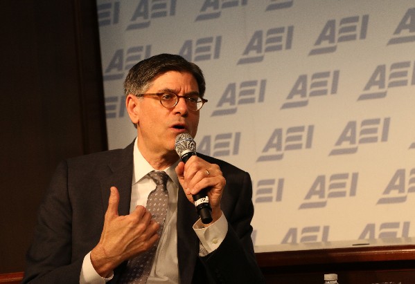 US Treasury Secretary Jack Lew talks about the US-China economic relationship on Thursday at the American Enterprise Institute in Washington.(Photo by Chen Weihua/China Daily)