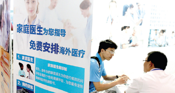A visitor consults a medical service agency for overseas treatment and healthcare at an international tourism expo in Beijing. (A Qing/For China Daily)