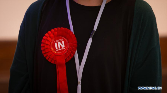 Photo taken on June 24, 2016 shows a woman wearing a badge showing support for voting in at the Camden Centre Town Hall in Britain. (Photo: Xinhua/Richard Washbrooke)