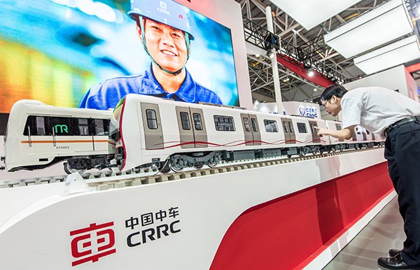 A visitor examines a CRRC subway train model at an expo in Fuzhou, capital of Fujian province. (Photo provided to China Daily)