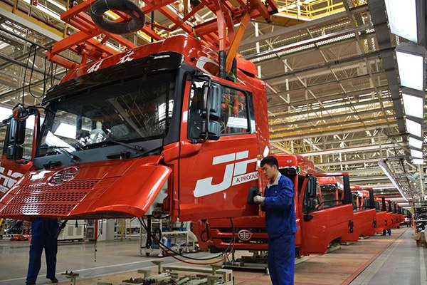A staff member works on an assembling line in FAW's Qingdao plant, Shandong province, May 5, 2016. (Photo/Xinhua)