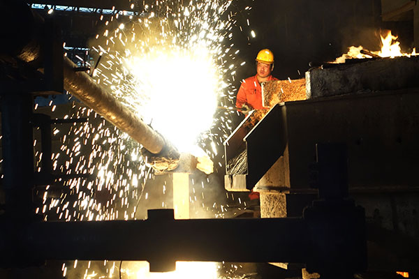 Workers at a steel factory in Dalian, Liaoning province. (Photo/China Daily)