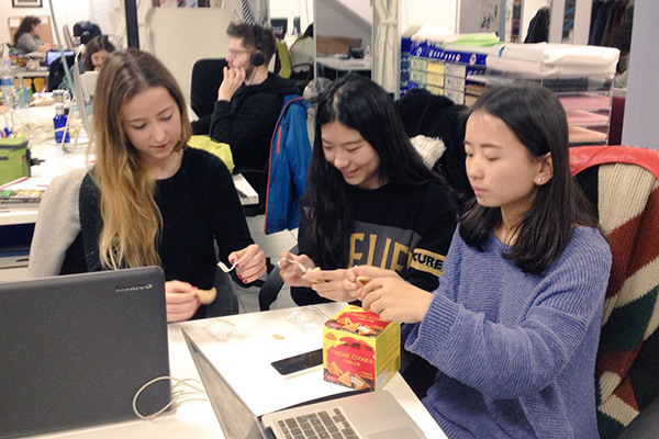 ChineSpain staff at their office in Madrid, Spain. ChineSpain, a tourism-related startup, has tied up with more than 350 local tourism providers across 22 cities in Spain. (Photo provided to China Daily)