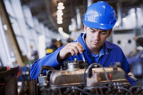 A worker tests equipment at a factory owned by TGE Gas Engineering GmbH in Bonn, Germany, a subsidiary of CIMC ENRIC Holding Ltd. (Photo provided to China Daily)