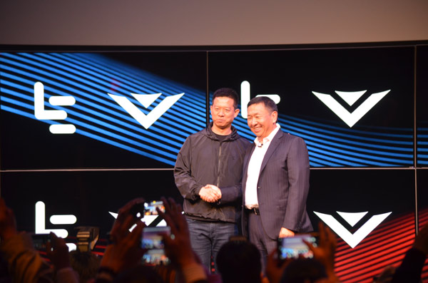 Jia Yueting (left), founder and CEO of LeEco, and William Wang, founder and CEO of Vizio, announce the $2-billion acquisition at a joint press conference on Tuesday in Hollywood. (LIA ZHU / CHINA DAILY)