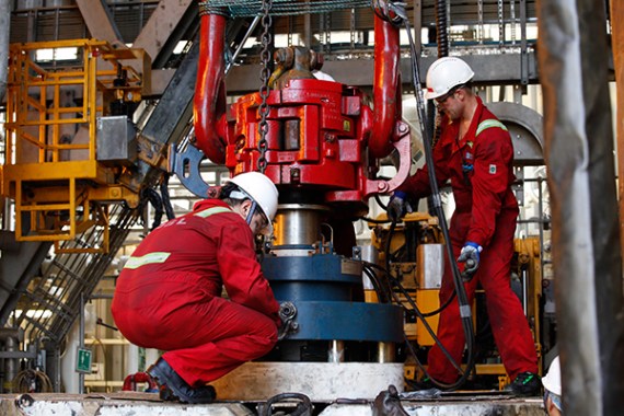 Employees of China National Offshore Oil Corporation work on its deepwater drilling platform in South China Sea. (Photo provided to China Daily)