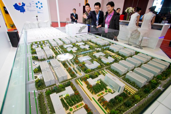 A stall of China Telecom's cloud computing base in the Inner Mongolia autonomous region at an expo in Beijing, March 4, 2014. (PROVIDED TO CHINA DAILY)