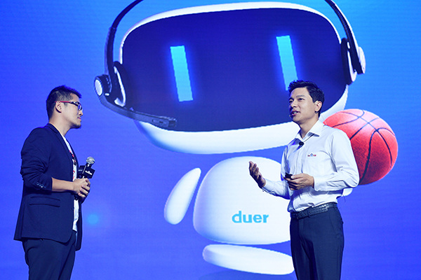 Robin Li (right), chief executive officer of Baidu Inc at the launch ofBaidu Brain on Sept 1, 2016 in Beijing. (Photo/China Daily)
