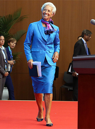 International Monetary Fund Managing Director Christine Lagarde walks to the podium before a news conference at the G20 Summit news center on Monday. (Photo/China Daily)