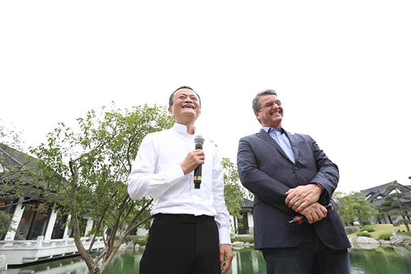 Jack Ma (L), executive chairman of Alibaba Group and Roberto Azevedo, director-general of the WTO. (Photo/provided to chinadaily.com.cn)