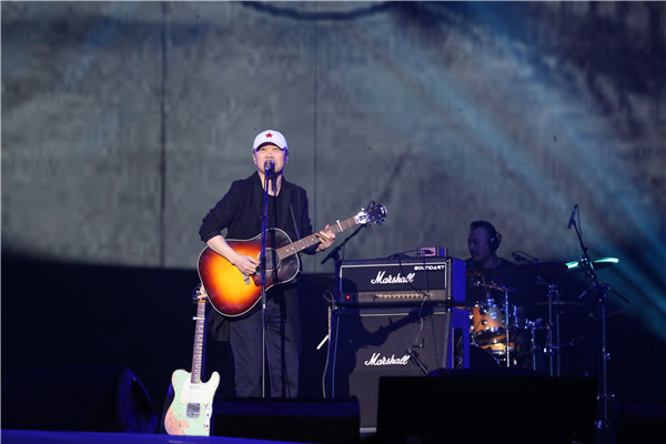 Chinese rocker Cui Jian in performance organized by QQ Music. (Photo provided to China Daily)