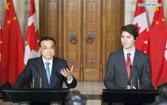 Chinese Premier Li Keqiang (L) meets journalists together with his Canadian counterpart Justin Trudeau (R) in Ottawa, Canada, Sept. 22, 2016. (Photo: Xinhua/Huang Jingwen) 