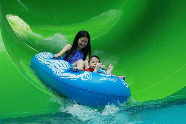 Tourists at the newly opened Hefei Wanda City. (Photo provided to China Daily)