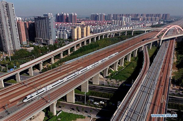 A bullet train runs in Zhengzhou, capital of Central China's Henan Province, Sept 1, 2016. (Photo/Xinhua)