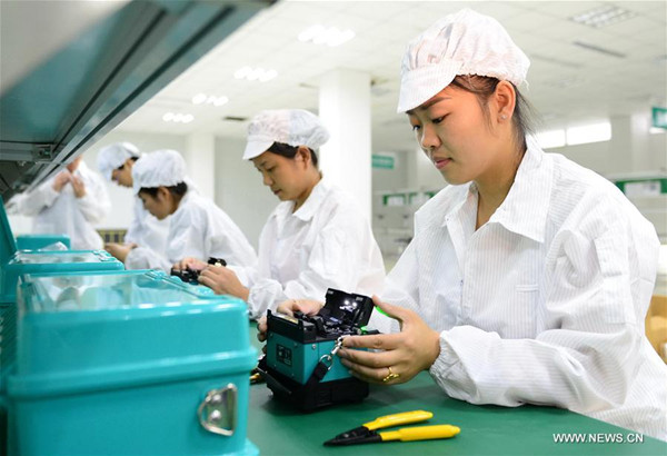 Workers work at a workshop of Huaxing Xinrui Communication Technology Group Co., Ltd., north China's Hebei Province, Sept. 29, 2016. China's manufacturing Purchasing Managers' Index (PMI) stood at 50.4 in September, unchanged from August, while the non-manufacturing PMI increased to 53.7 from the previous month's 53.5, official data showed on Oct. 1, 2016. (Xinhua/Zhu Xudong)