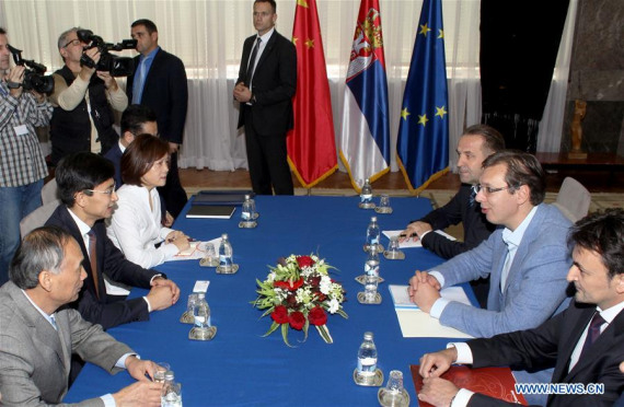 Serbian Prime Minister Aleksandar Vucic (2nd-R) holds a meeting with senior vice-president of Huawei Tang Xiaoming (2nd-L) in Belgrade, Serbia, on Oct. 5, 2016. A fixed network transformation project was launched here Wednesday between China's Huawei and Serbia's national operator Telekom Srbija, marking the start of the first large-scale cooperation in the information and communication technology between China and Serbia. (Xinhua/Nemanja Cabric)