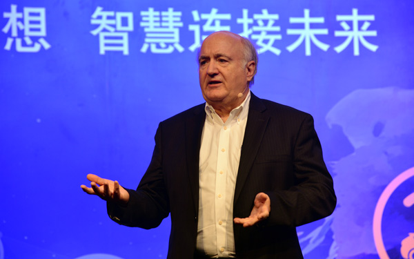 Rick Clemmer, president and CEO of NXP Semiconductors, delivers a keynote speech in September, 2016 during NXP FTF China held in Shenzhen, Guangdong province. (Photo provided to chinadaily.com.cn)