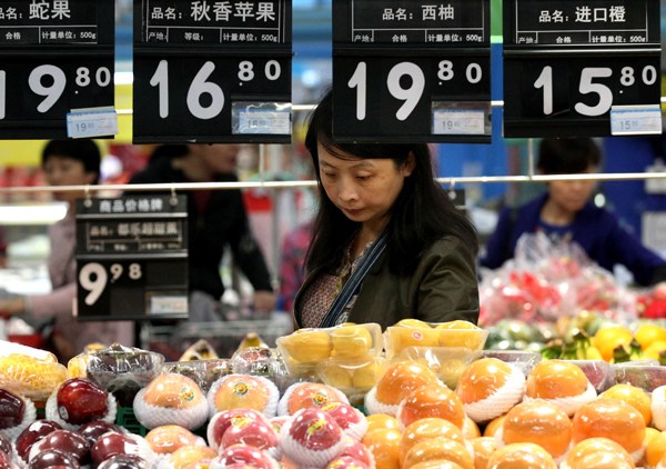 Rising food prices in China pushed consumer inflation to a higher-than-expected 1.9 percent in September. Last month, food prices rose by 3.2 percent year-on-year. Zhu Xingxin / China Daily