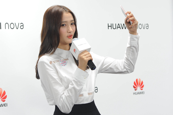 Actress Guan Xiaotong, represents Huawei Technologies Co Ltd, at the release of the company's nova smartphones in Chengdu, capital of Sichuan province. (Photo provided to China Daily)
