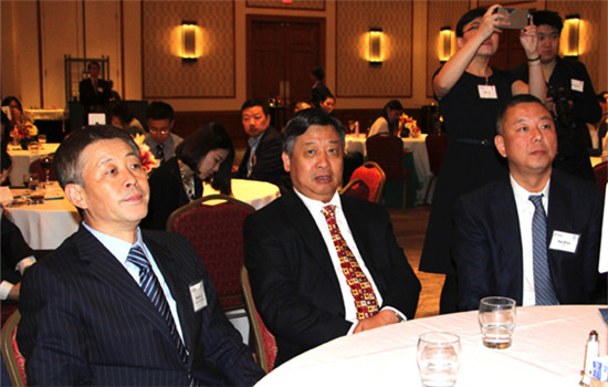From left, Li Shaolin, president ofthe Houston chapter of China General Chamber of Commerce USA, Consul General of China in Houston Li Qiangmin, and China Telecom Americas Vice- President Zhao Hui attend CTA's Texas office ceremony in Houston on Oct 20. (MAY ZHOU / CHINA DAILY)