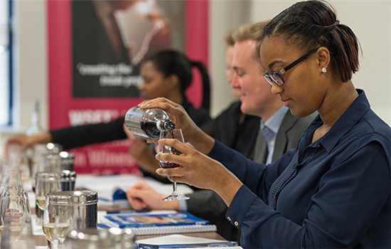 Students learning to taste wine at WSET in London. (Photo provided to China Daily)