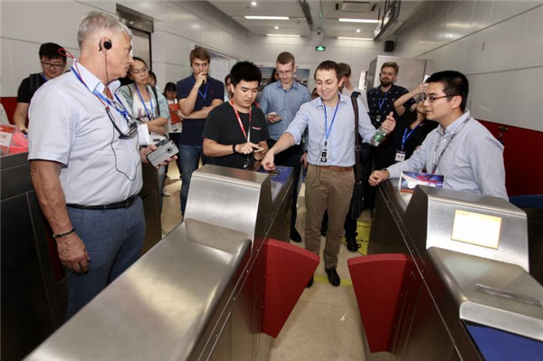 Chinese and Russian reporters visit PCI-Suntek Technology in Tianhe district, Guangzhou, Guangdong province, on Oct 28, 2016. They were shown mobile payments for subway entry and exit.  (Photo by Zhu Xingxin/chinadaily.com.cn)