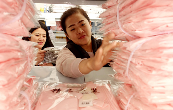 Workers at an online merchant prepare products for the Nov 11 shopping spree in Fuyang, Anhui province. WANG BIAO/FOR CHINA DAILY